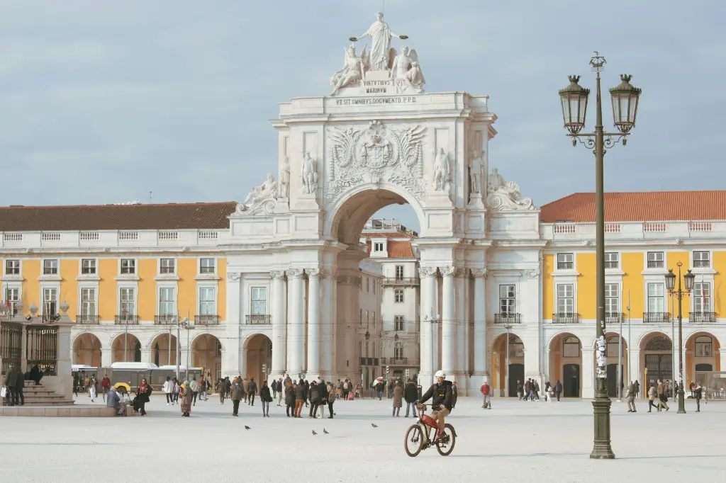 unsplash_2hqX-HU4LXw_lisboa.jpg.webp